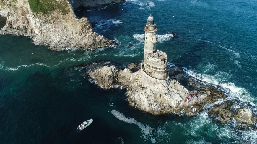 Иллюстрация к статье «Рыбалка на Сахалине: что можно поймать и куда отпр» — блог АМИСТ