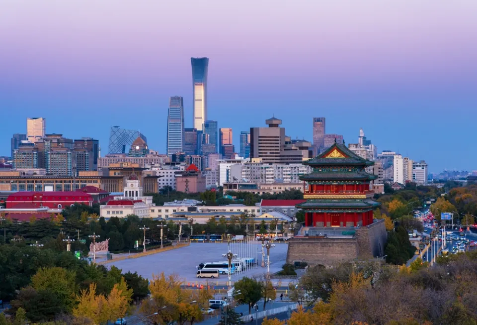 Ворота Цяньмэнь в Пекине — историческая башня у южного входа на площадь Тяньаньмэнь