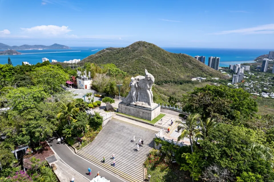 Буддийский храмовый комплекс Наньшань на Хайнане — золотые статуи и традиционная архитектура