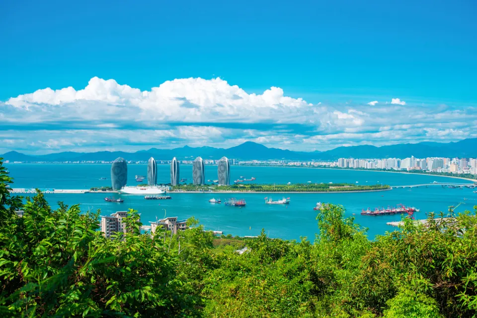 Остров Феникс в Санья с высоты — футуристические небоскрёбы на искусственном острове Хайнаня