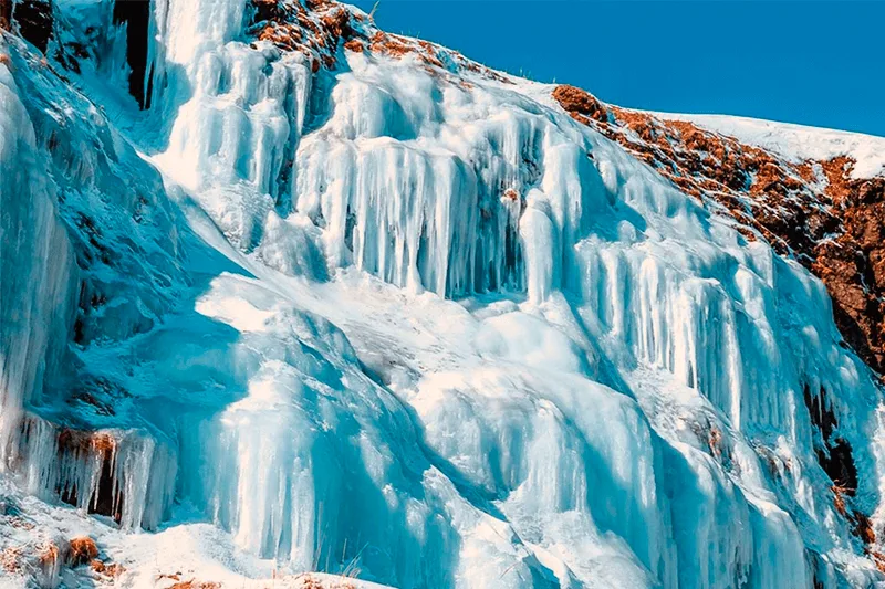 Ледопады в бухте Тихая