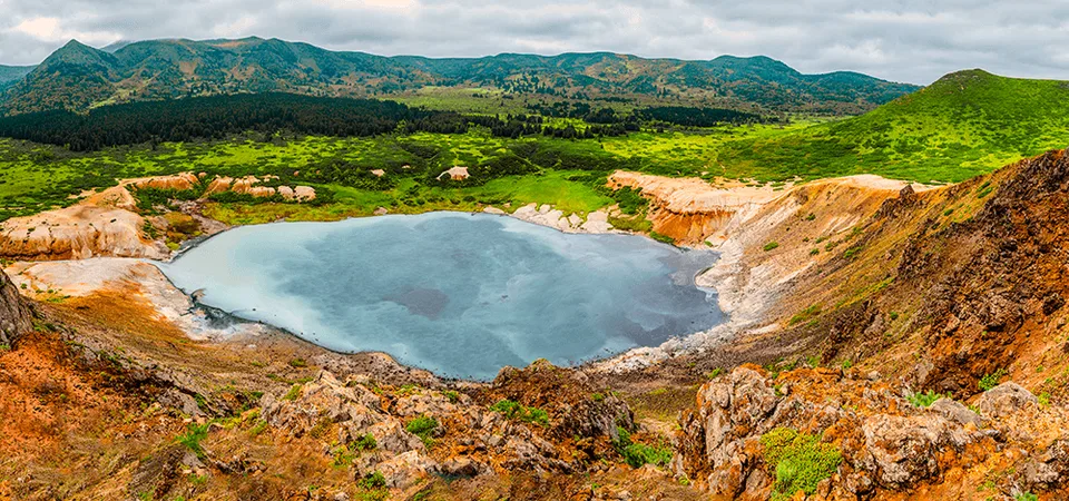 Кальдера вулкана Головнина на о.Кунашир