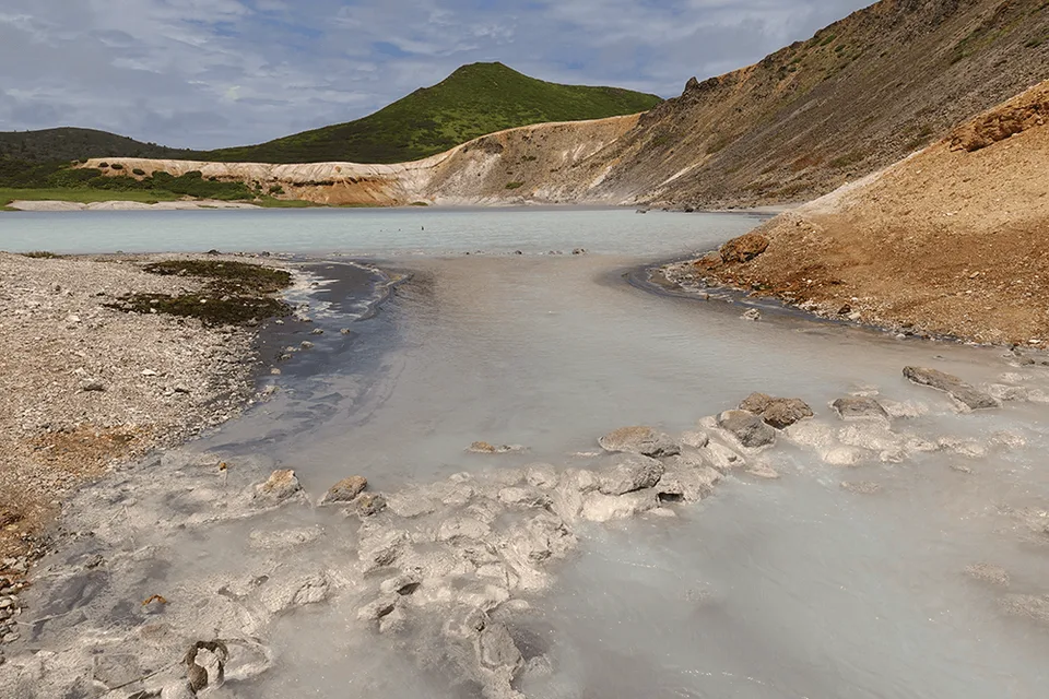 Кальдера вулкана Головнина на о.Кунашир