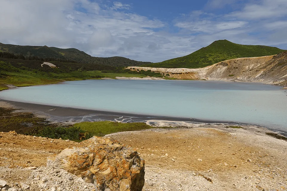 Кальдера вулкана Головнина на о.Кунашир