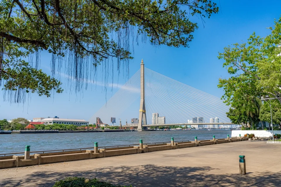 Мост Рама VIII через реку Чао Прайя в Бангкоке, Таиланд