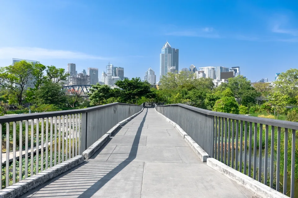 Скайволк в парке Бенджакитти, Бангкок, Таиланд