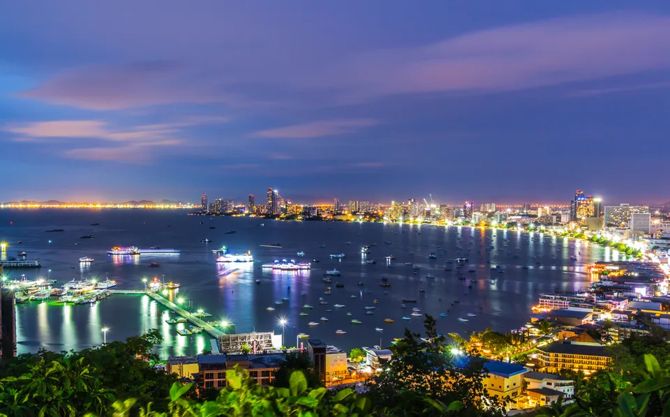 Ночная Паттайя с огнями, Таиланд