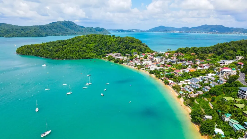 Вид с воздуха на пляж Ао Йон Яй, Пхукет, Таиланд