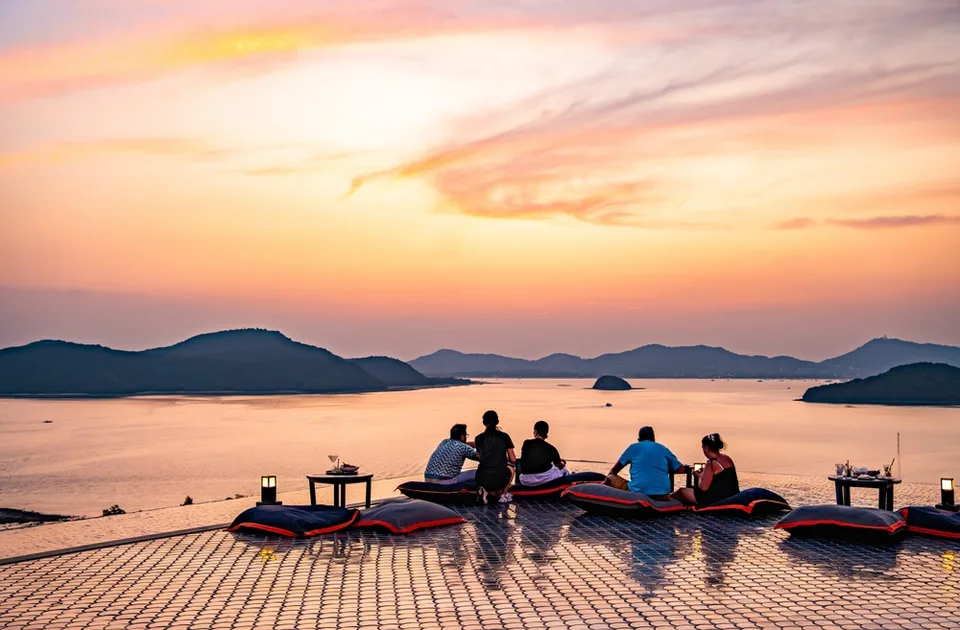 Закат на пляже Панва, Пхукет, Таиланд