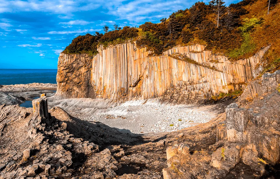 Сахалин и Чёрный остров