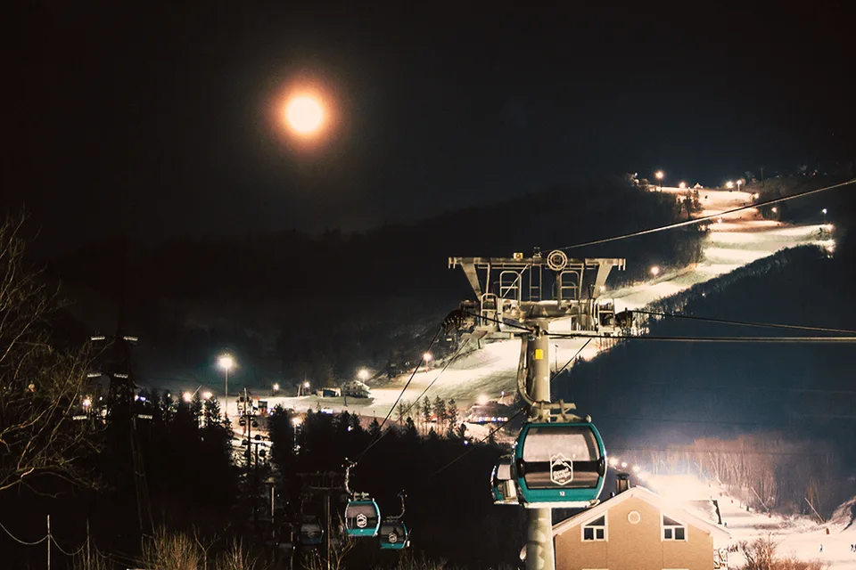 Вид на горнолыжные трассы